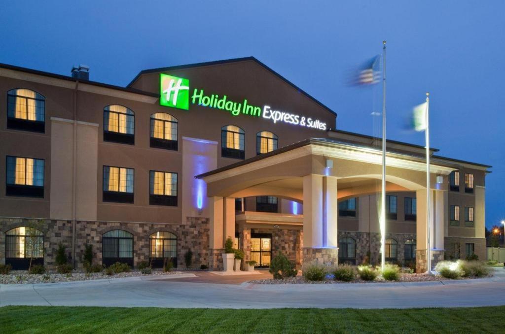 Holiday Inn Express Hotel & Suites Grand Island By Ihg Bagian luar foto
