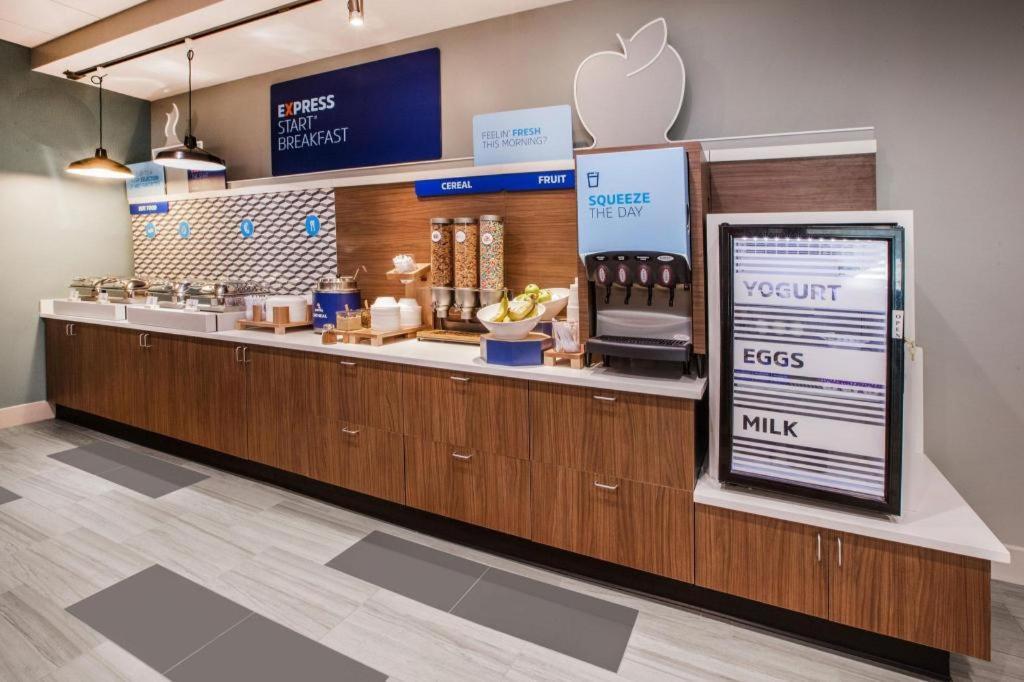 Holiday Inn Express Hotel & Suites Grand Island By Ihg Bagian luar foto