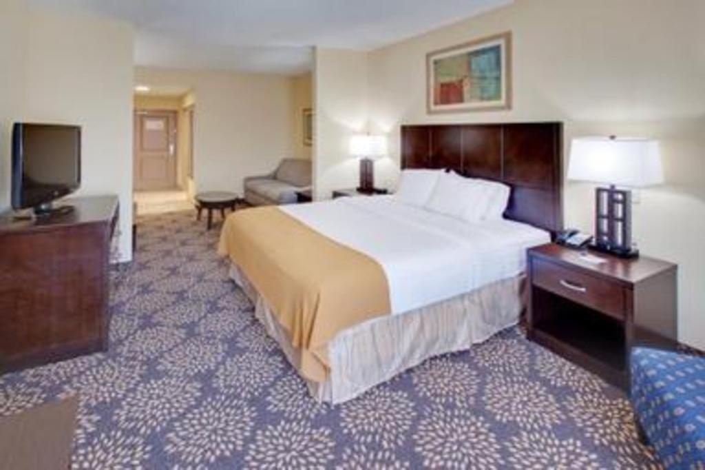 Holiday Inn Express Hotel & Suites Grand Island By Ihg Bagian luar foto